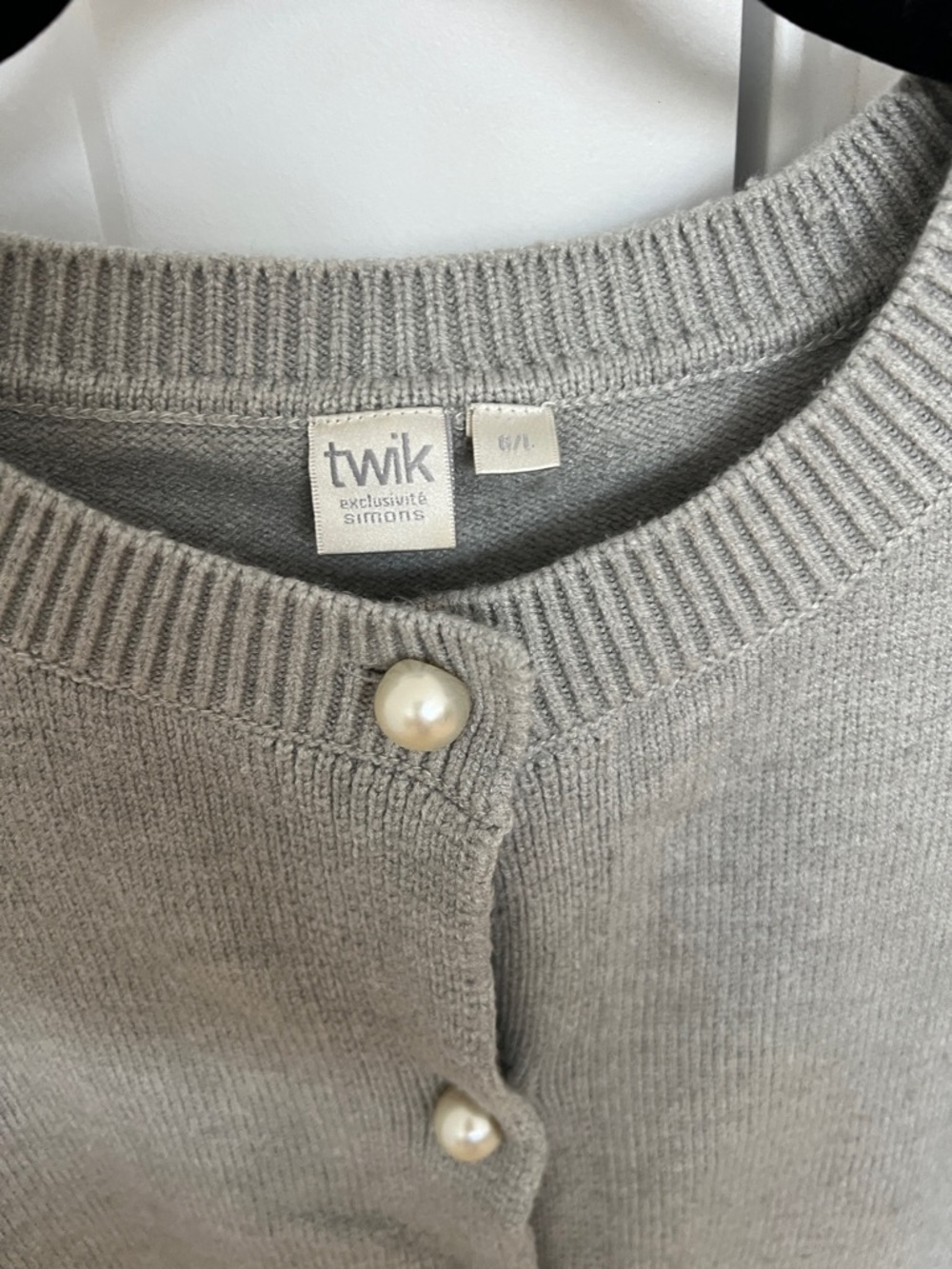 Gray Pearl-Button Knit Cardigan - Picture 2 of 3